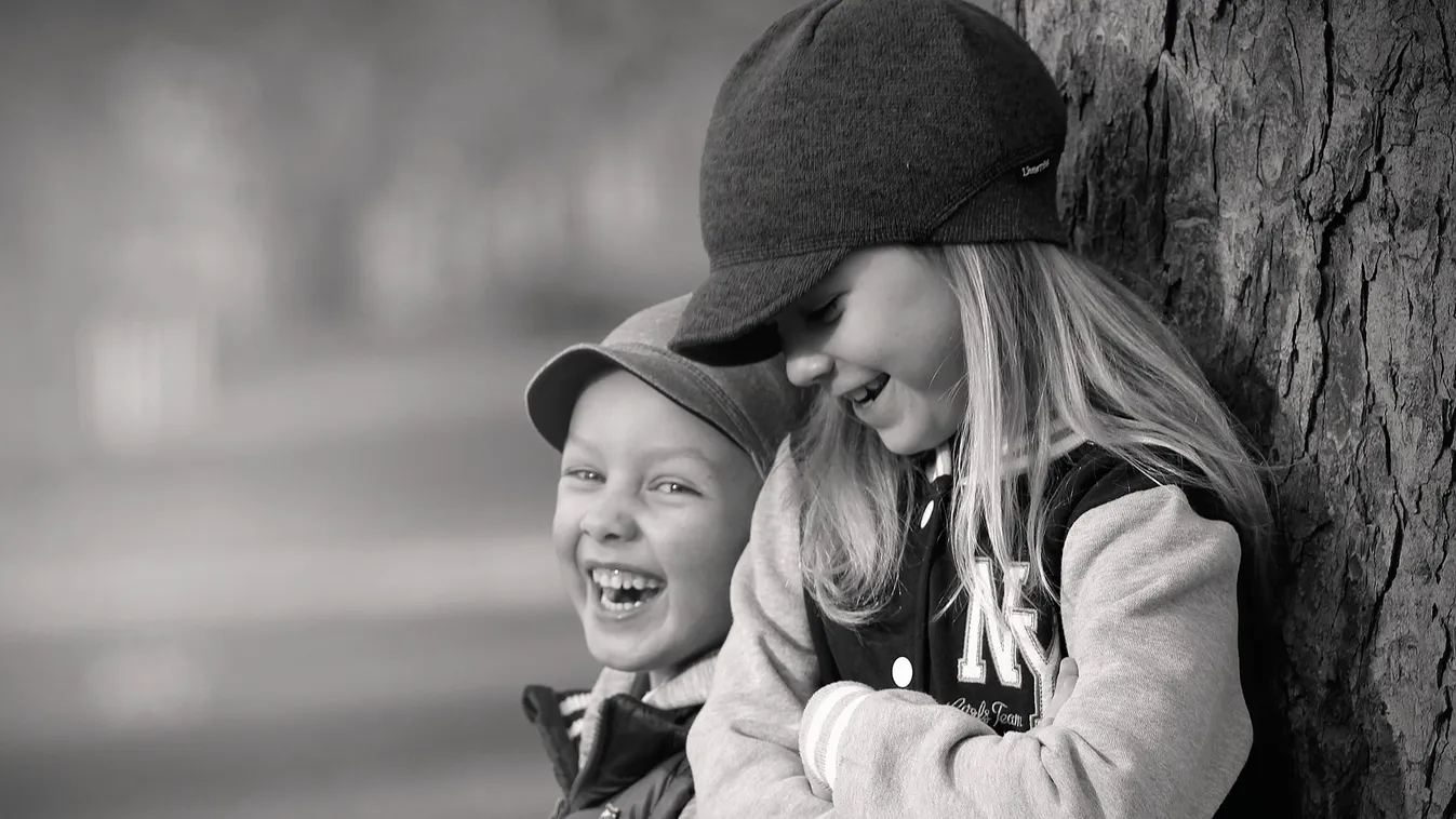 Megbocsáthatatlan: borzalmas dolgot tett általános iskolás húgaival a magyar nő