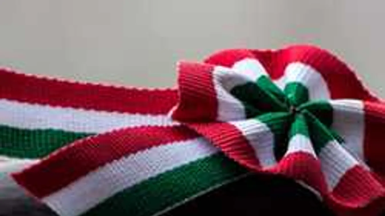 Hogyan kell kokárdát készíteni?