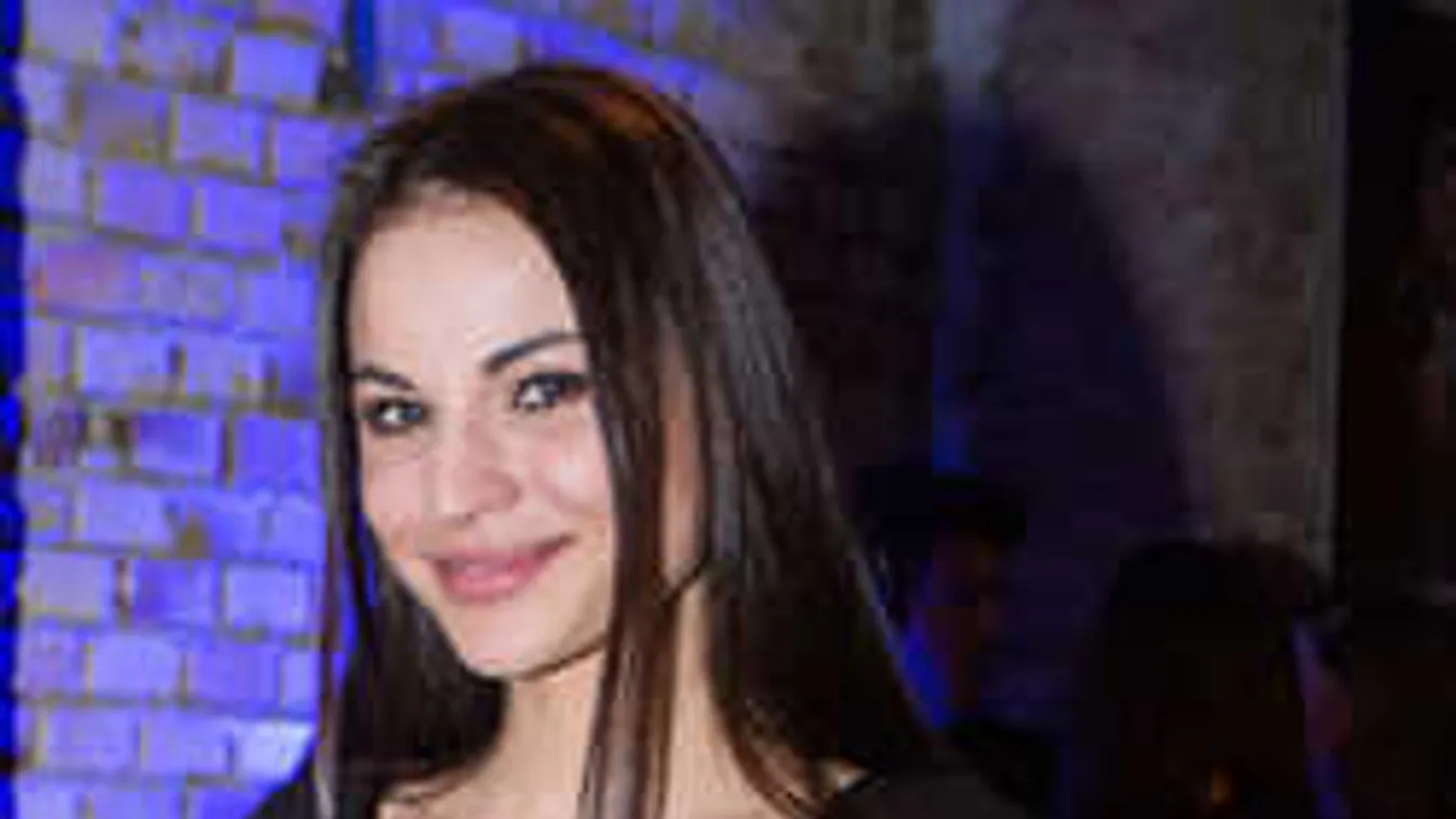 Bevállalta, ledobta a textilt Nádai Anikó