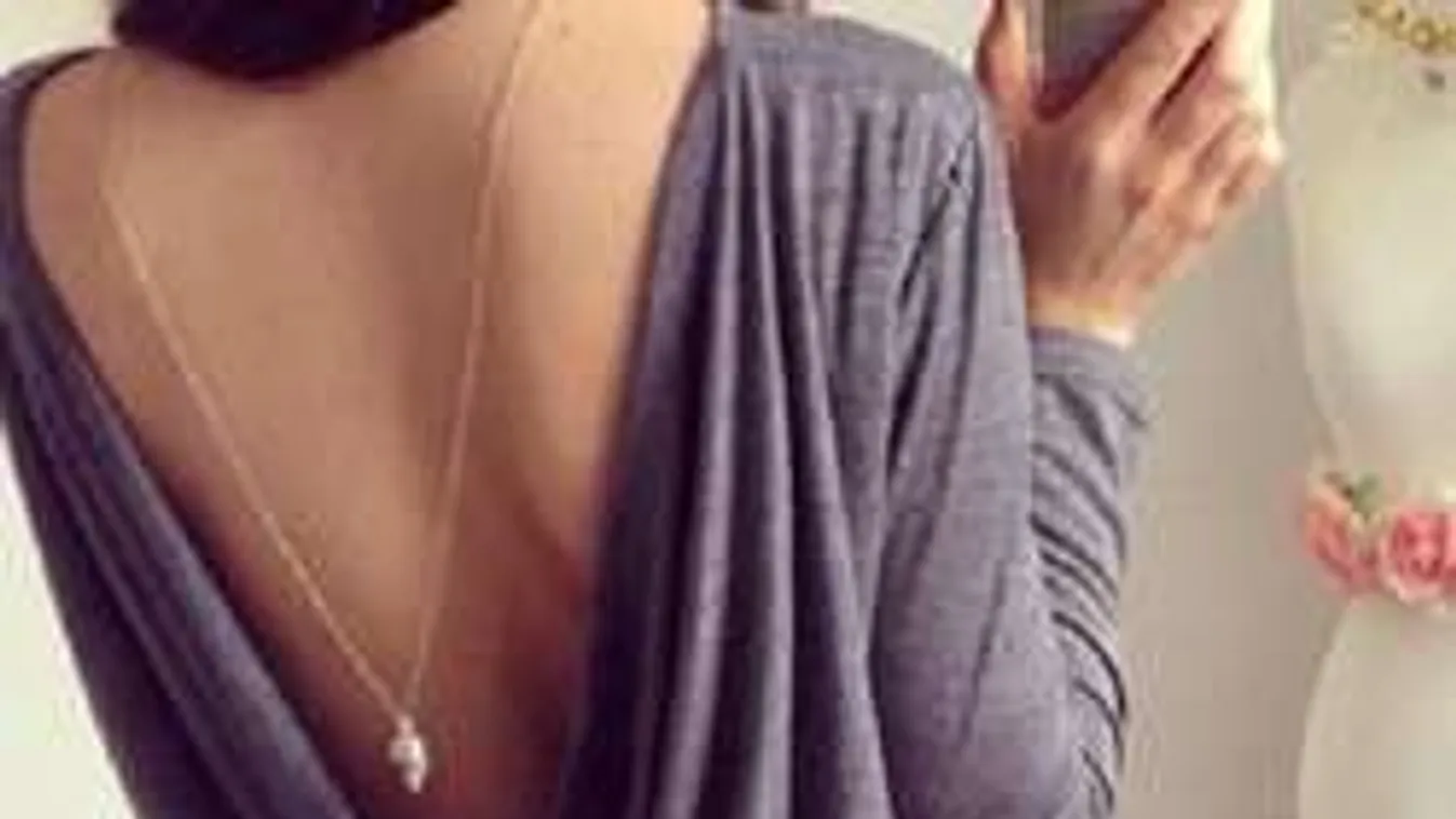 Ekkora dekoltázst még nem láttál, hátulra került a lényeg!