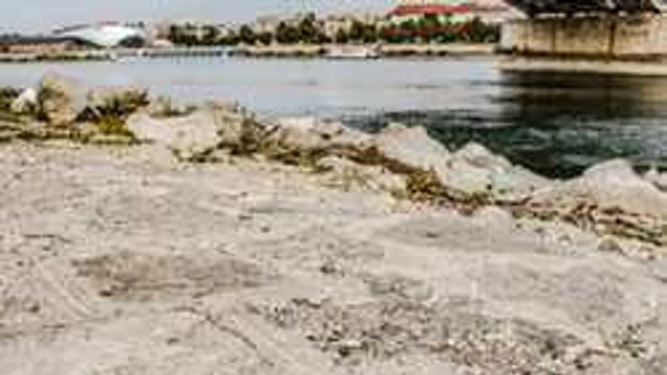 Ezekkel a sírkövekkel rakták ki a Duna partját