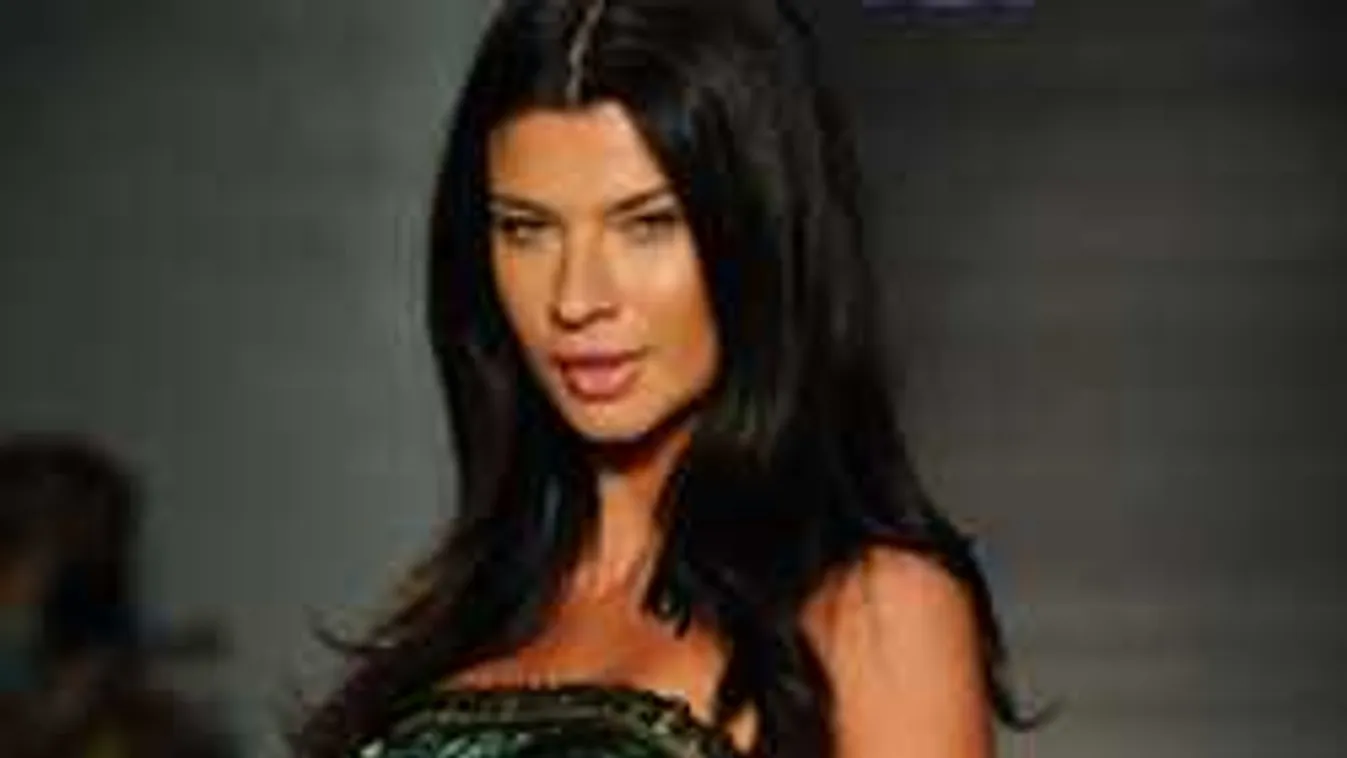 2018-ban bevadul a fürdőruhadivat, eszméletlen szexi lesz minden nő