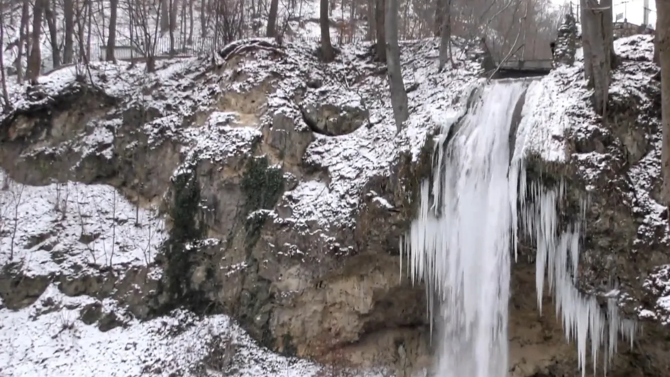 A tél új szépsége: bámulatosan szép a fagyos lillafüredi vízesés