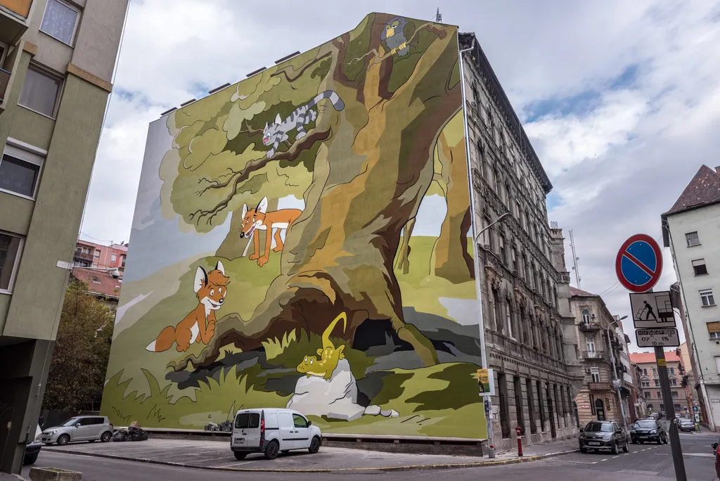 Másfél hónapos munka van benne