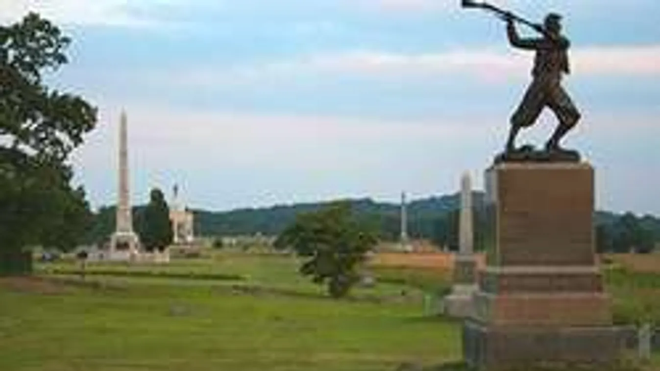 Vérfagyasztó videó: Halott katona szelleme kísért az emlékműnél