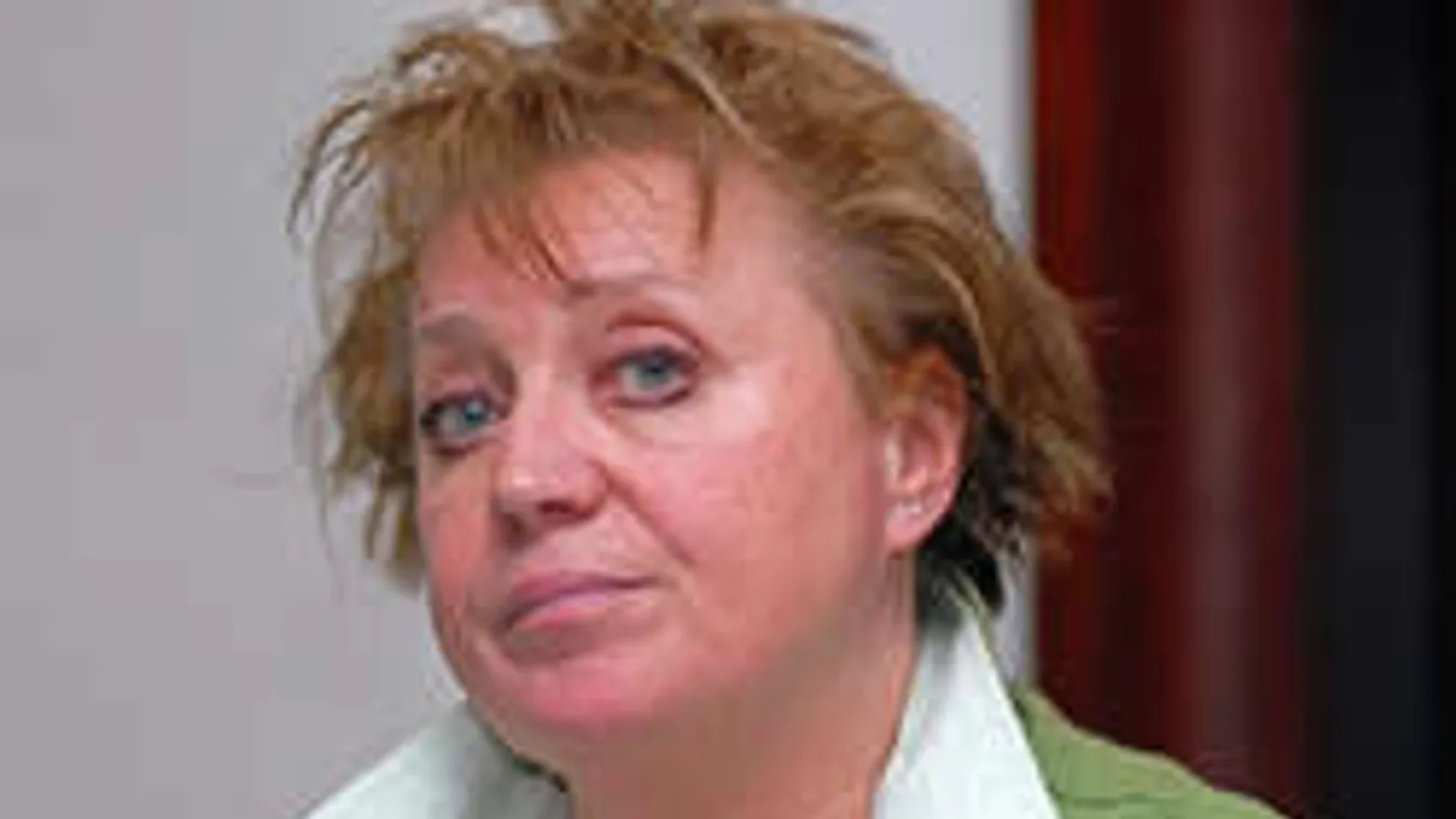 Mi történik Csákányi Eszterrel? Hírzárlatot rendelt el állapotáról