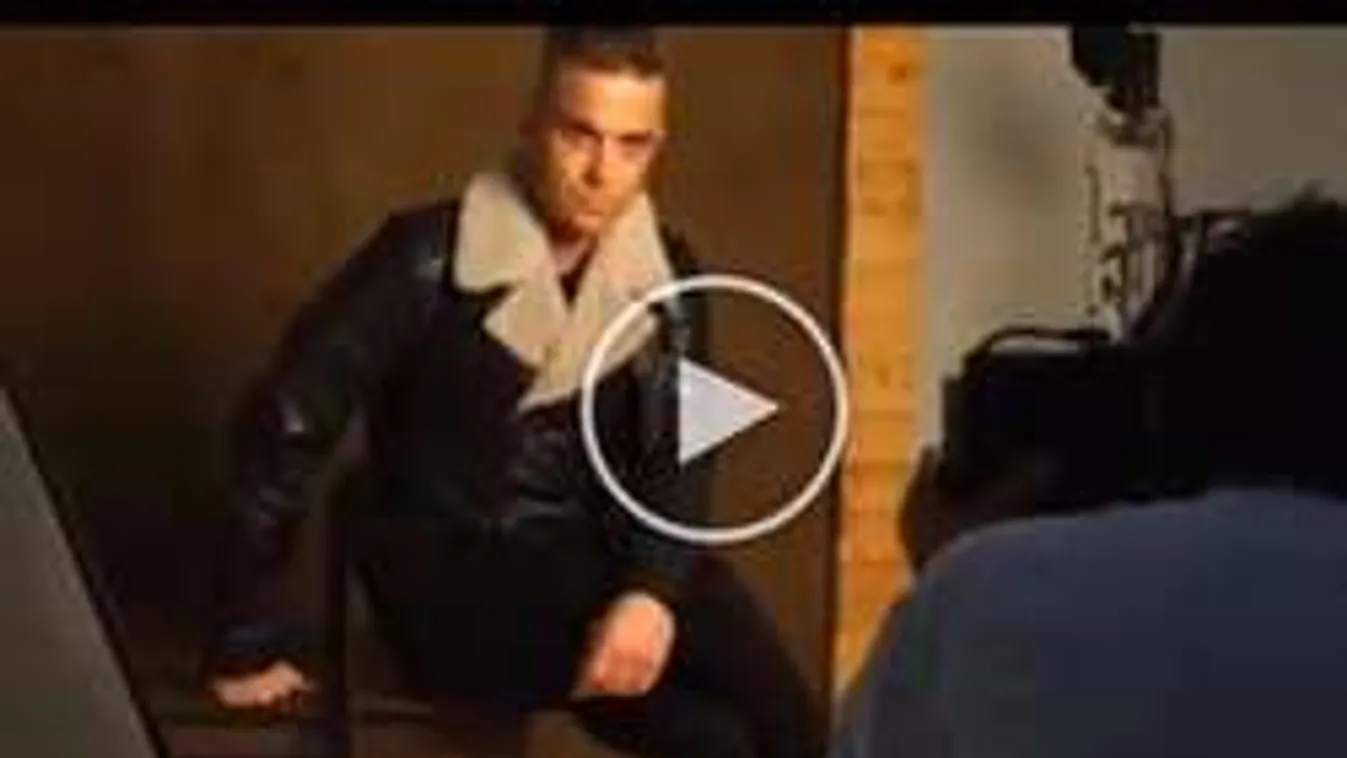 Szívdöglesztő modell lett Robbie Williams!