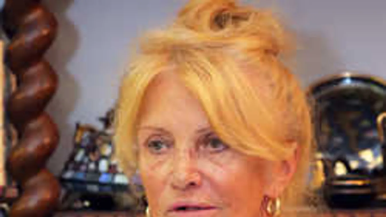 Gór Nagy Mária rángatta ki Aradszky László özvegyét a depresszióból