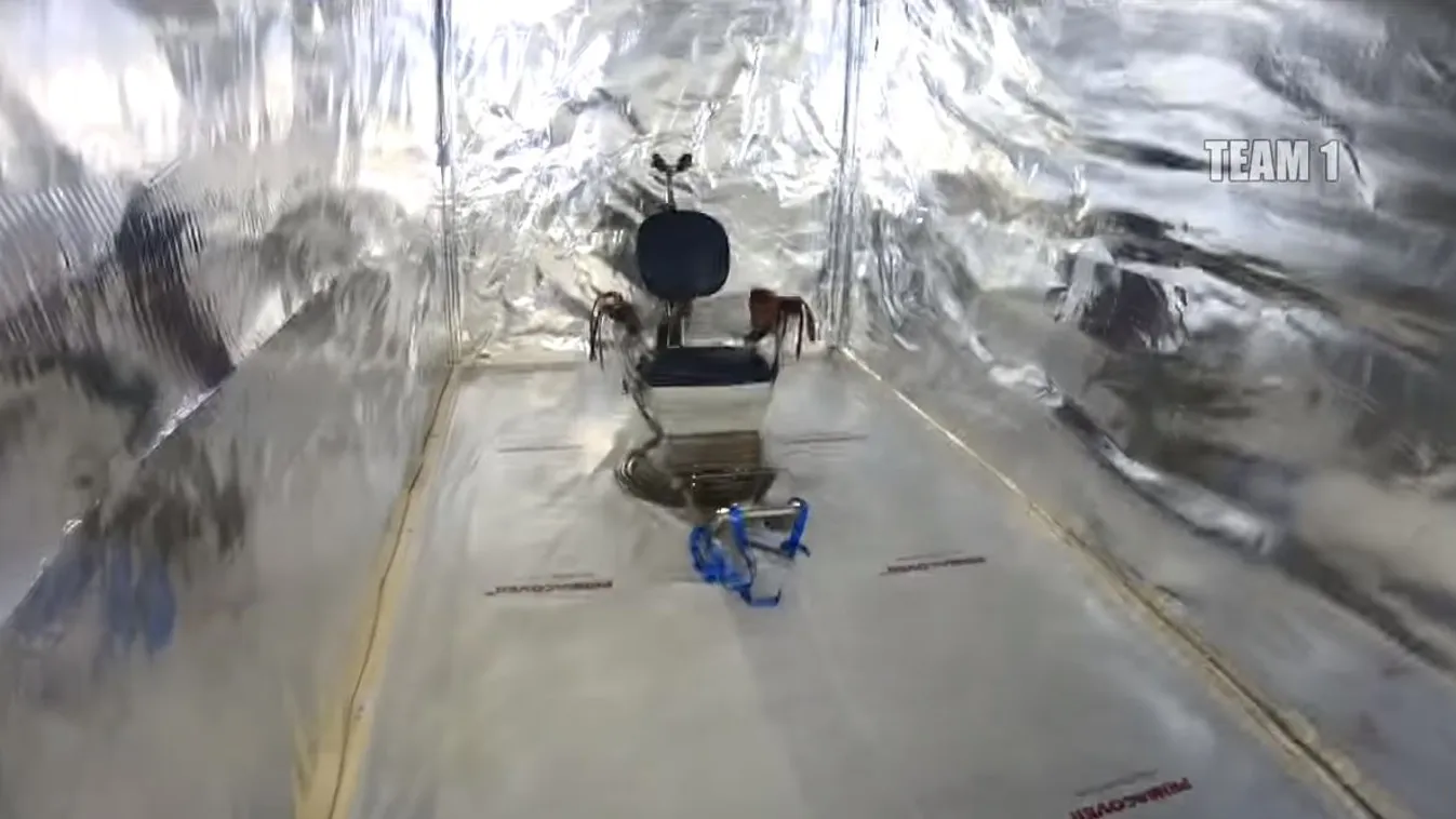 Konténerekbe rejtett kínzókamrákra és börtöncellákra bukkant a rendőrség a raktárban – videó