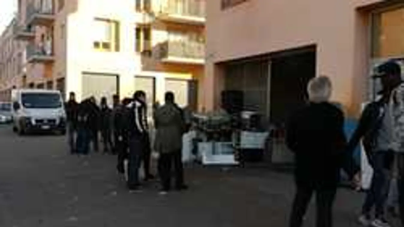 Rendőrökkel szálltak szembe a migránsok