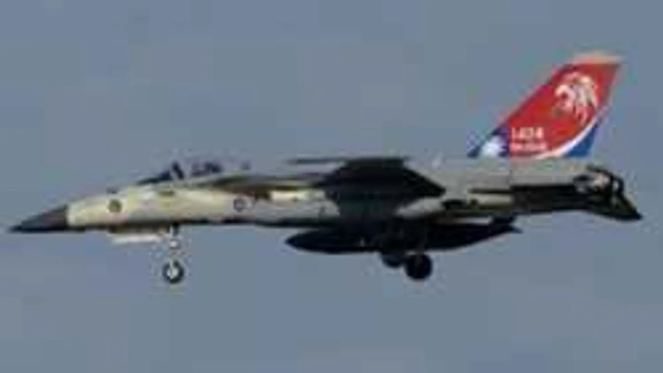 Vadászrepülő zuhant a lakott falura, hatalmasat robbant! - videó