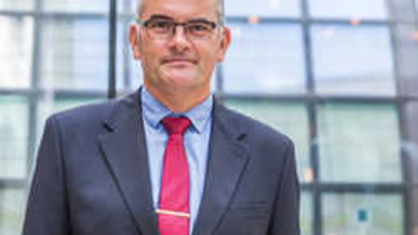 Nem találod ki, hány éves Gundel Takács Gábor!