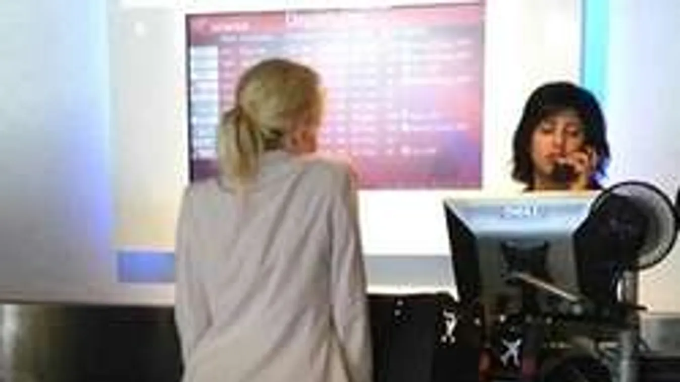 Megőrjíti a netet a bugyiban utazó nő képe