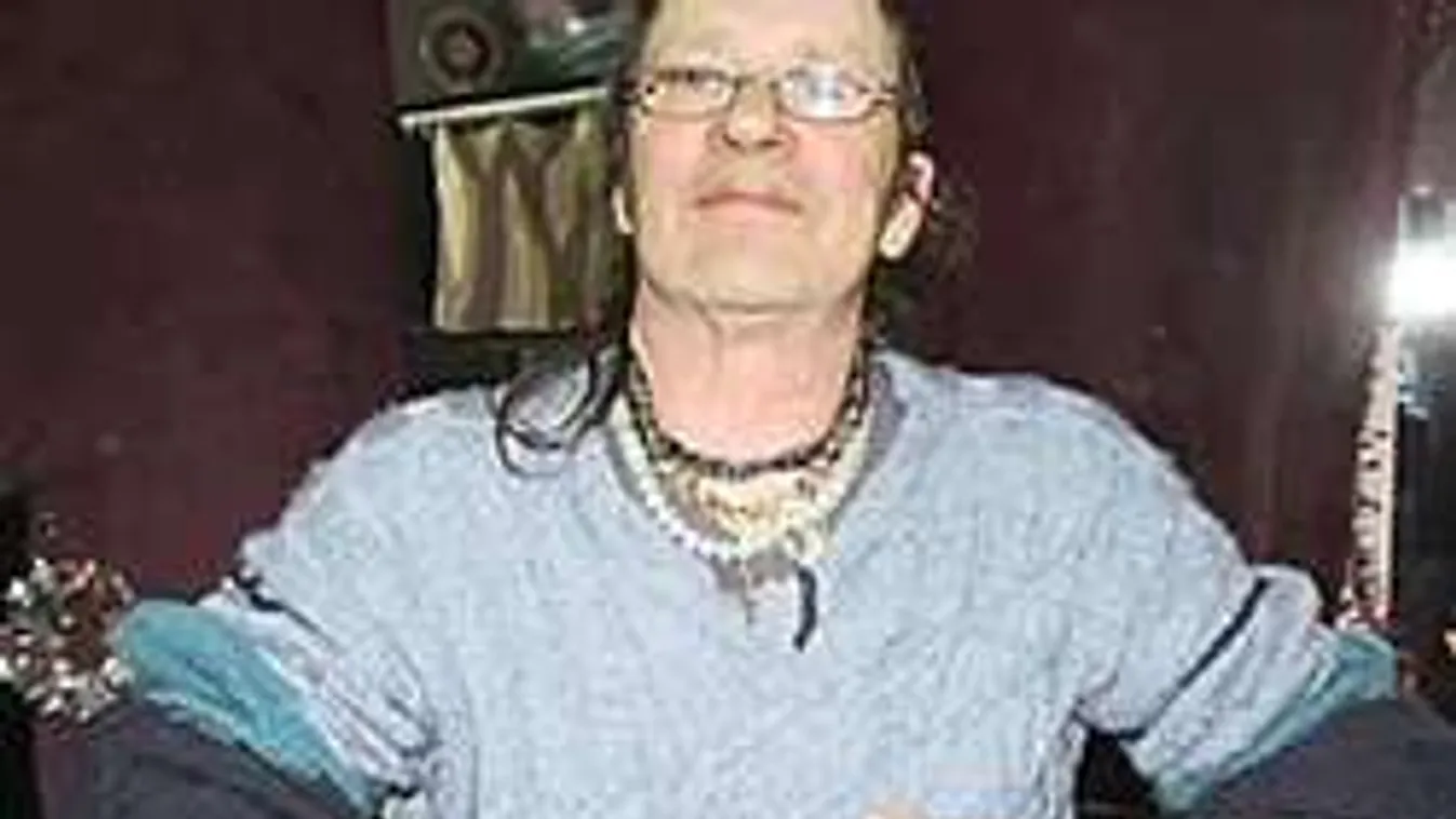 Lebukott: Szexrabszolgákkal kényeztette magát a perverz zenész!