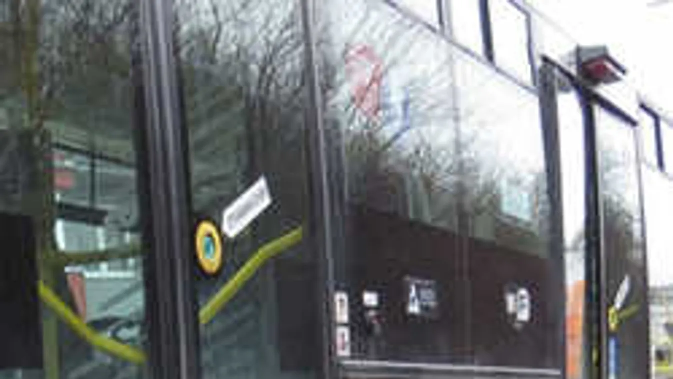 Sokkoló felvételeket rögzített egy utas egy győri autóbuszon - Videó