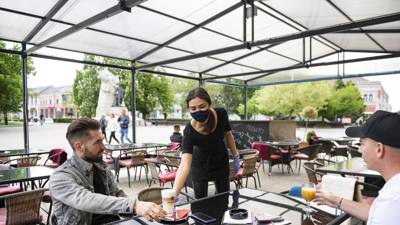 Kiderültek a részletek: így nyithatnak a kocsmák és az éttermek
