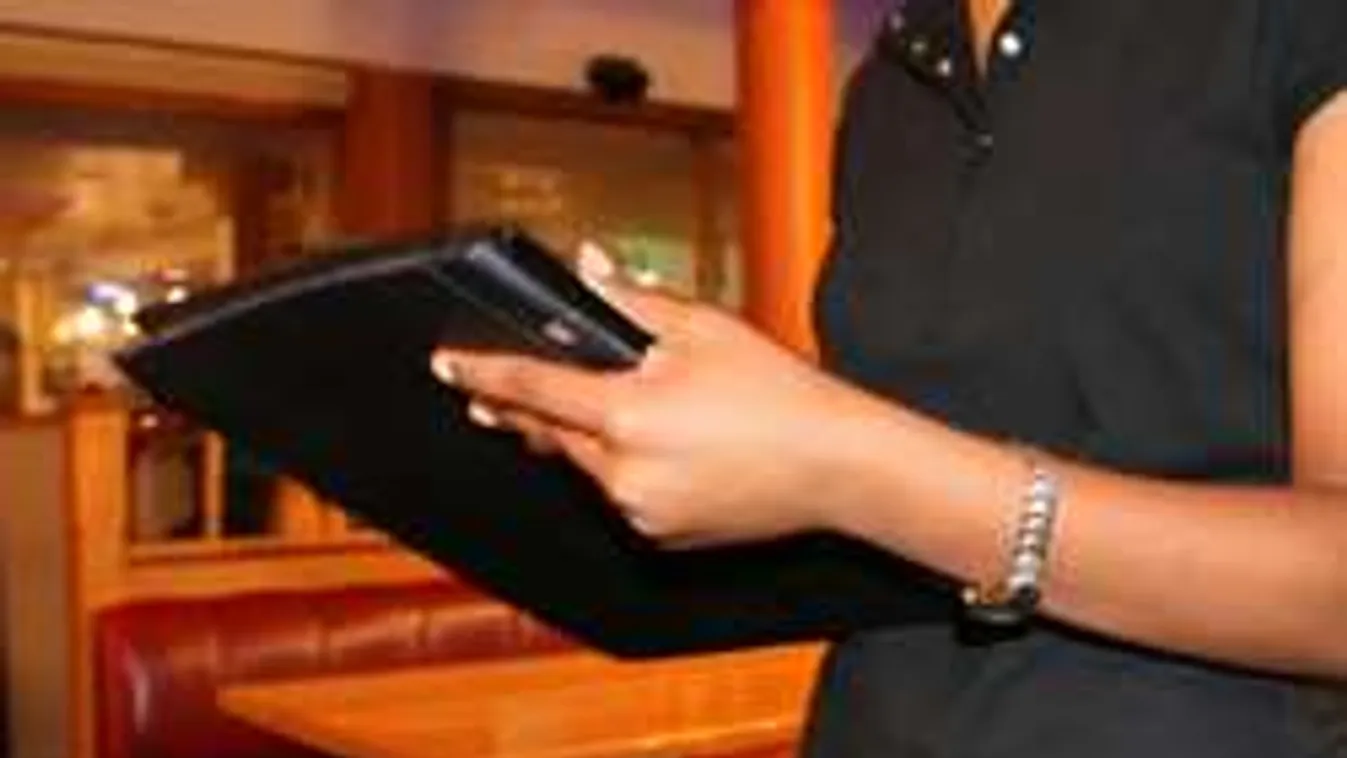 Szex az étteremben: A pajkos pincérnő magát szolgálta fel desszert helyett