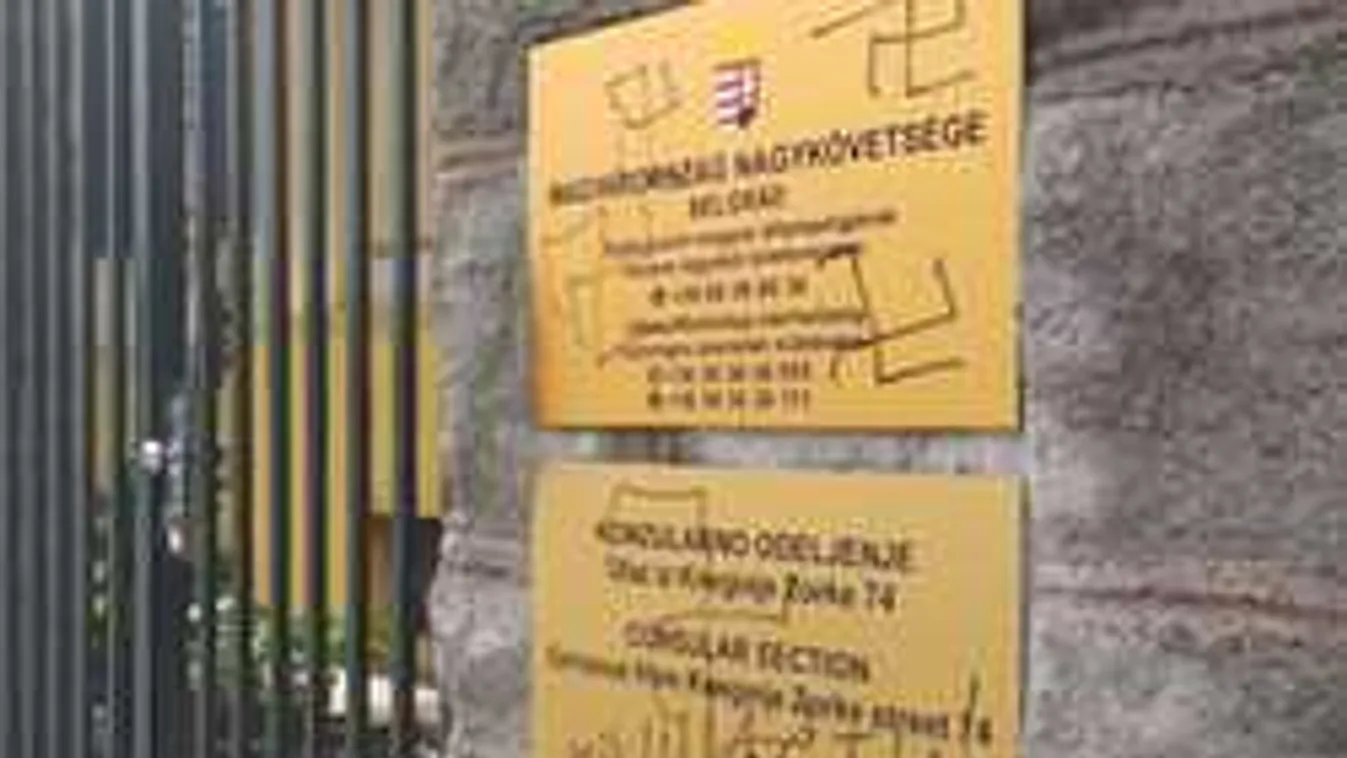 Horogkeresztet rajzoltak a magyar követségre