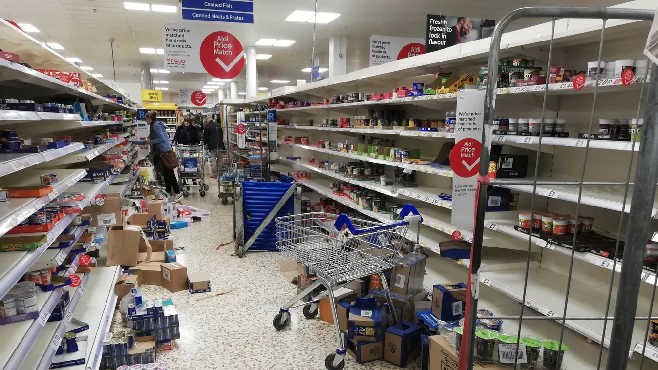 Durva fotók: így néz ki egy pánikvásárló éléskamrája!