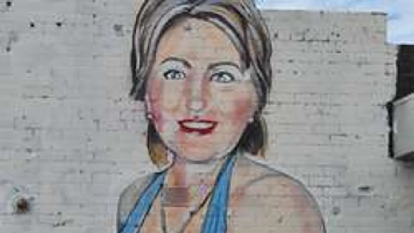 Óriási botrány lett a dögös fürdőruhás Hillary Clinton miatt
