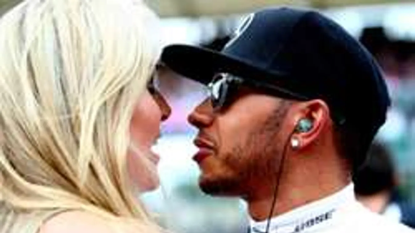 Palvin Barbi a múlté, kitette a melleit Hamilton bombázója