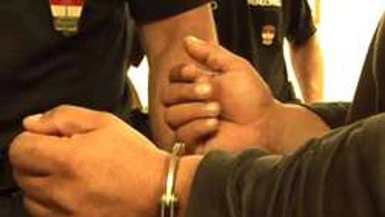 Durva: Megverte, majd felgyújtotta ivócimboráját