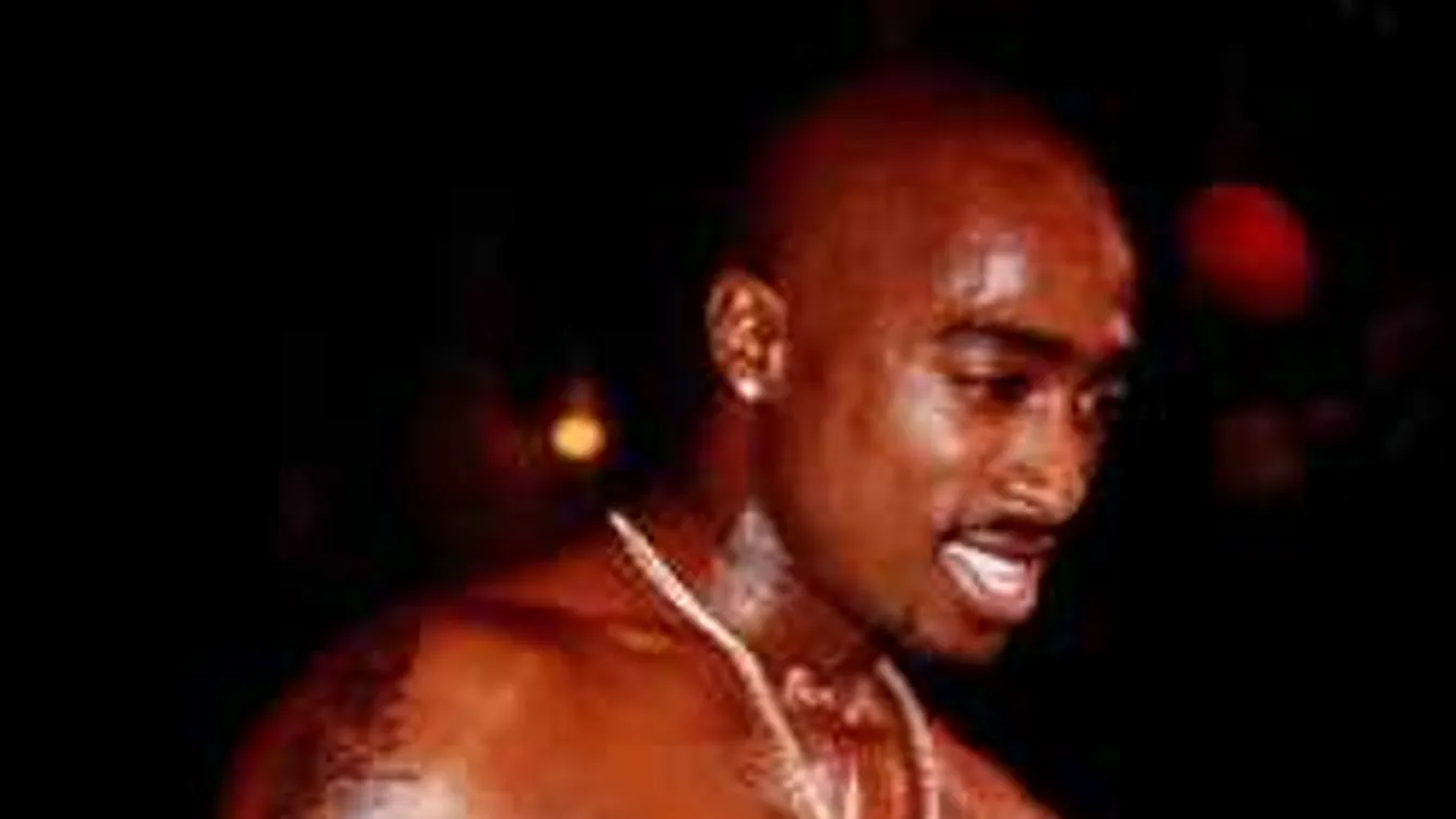 Vedd meg karácsonyra az agyonlőtt sztár pucér fotóját és véres felsőjét!