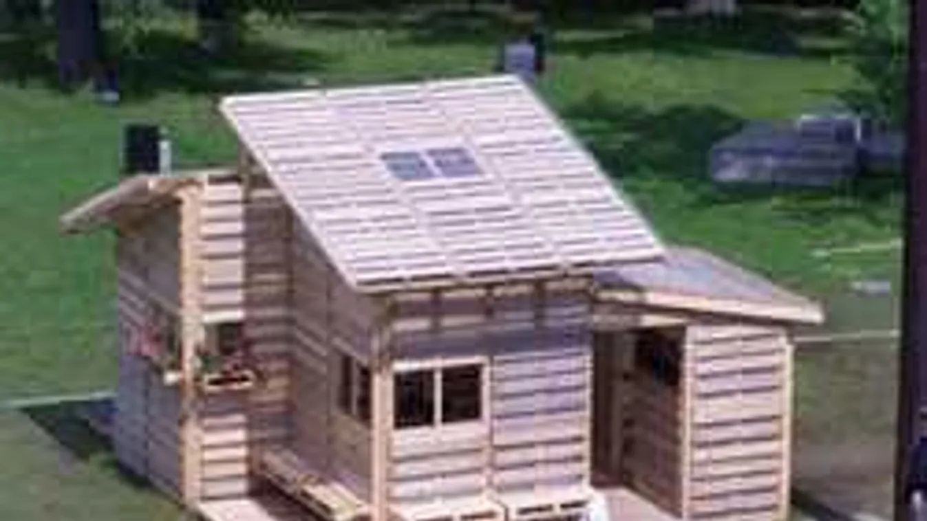 Már házat is építenek raklapból, most leesik az állad