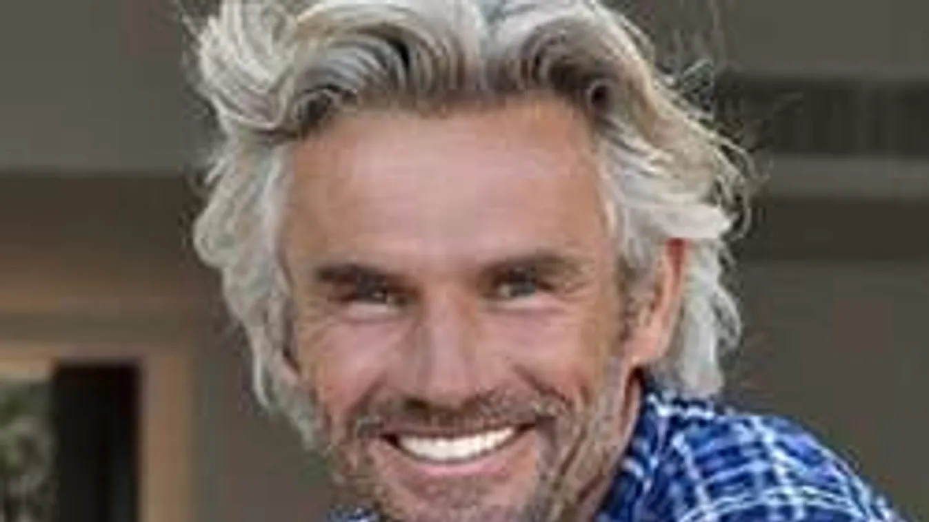 Ezért imádják a nők az ősz hajú férfiakat