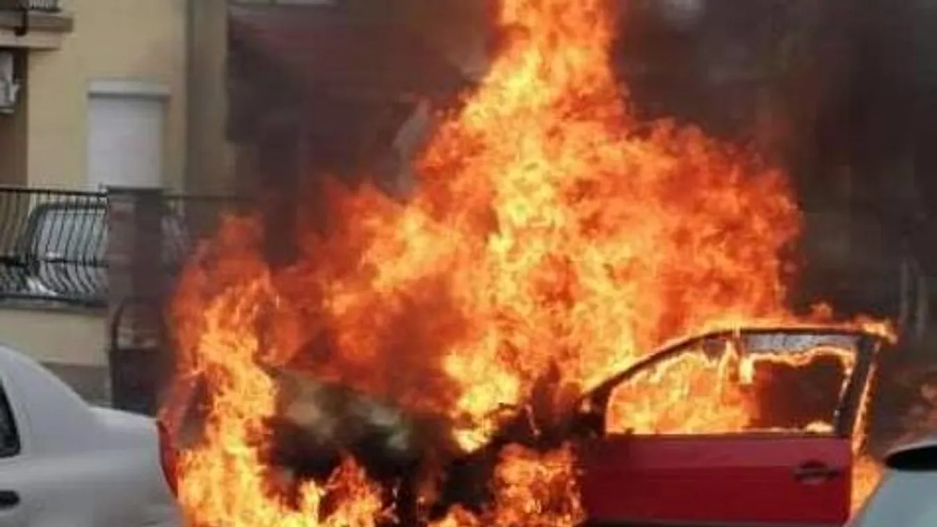 Döbbenetes fotók: lángszörnnyé vált egy autó Dunakeszin, a lakótelepen