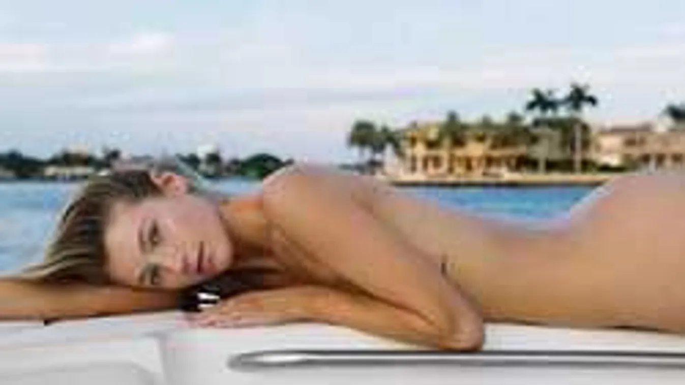 Az utcán edzett meztelenül a gyönyörű sportolónő!