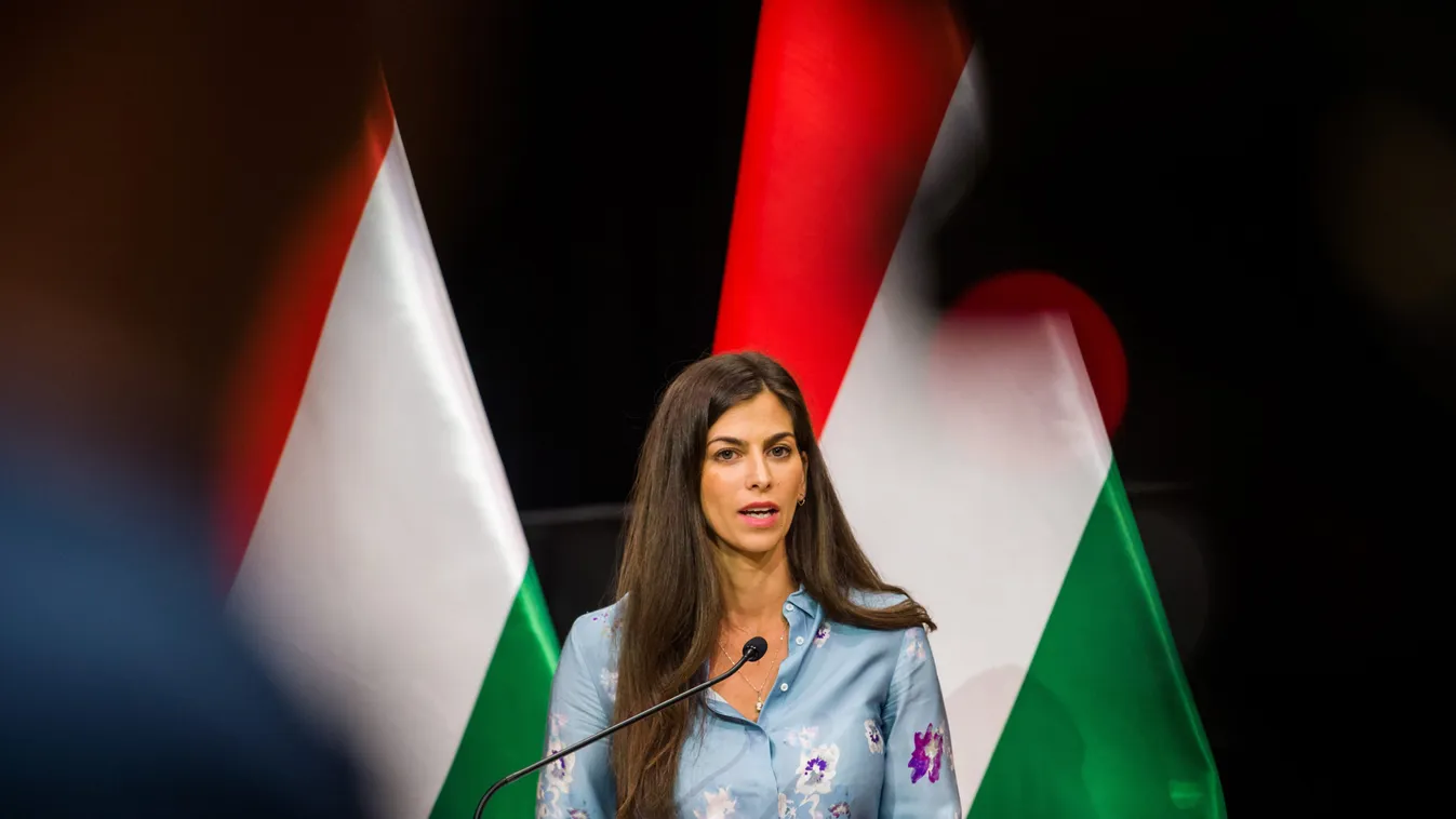 SZENTKIRÁLYI Alexandra