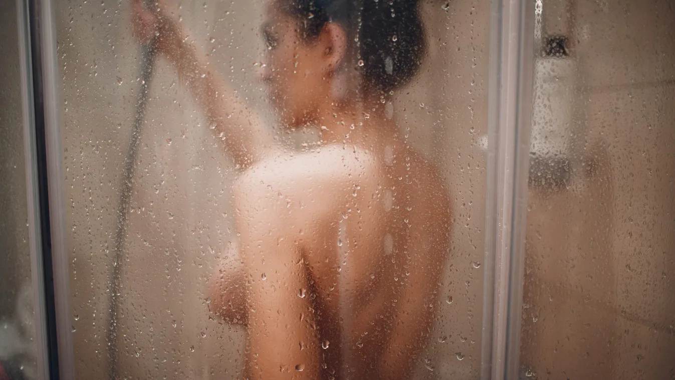 Szexelő vendégeit kukkolta rejtett kamerával a pajzán balatoni vendéglátó