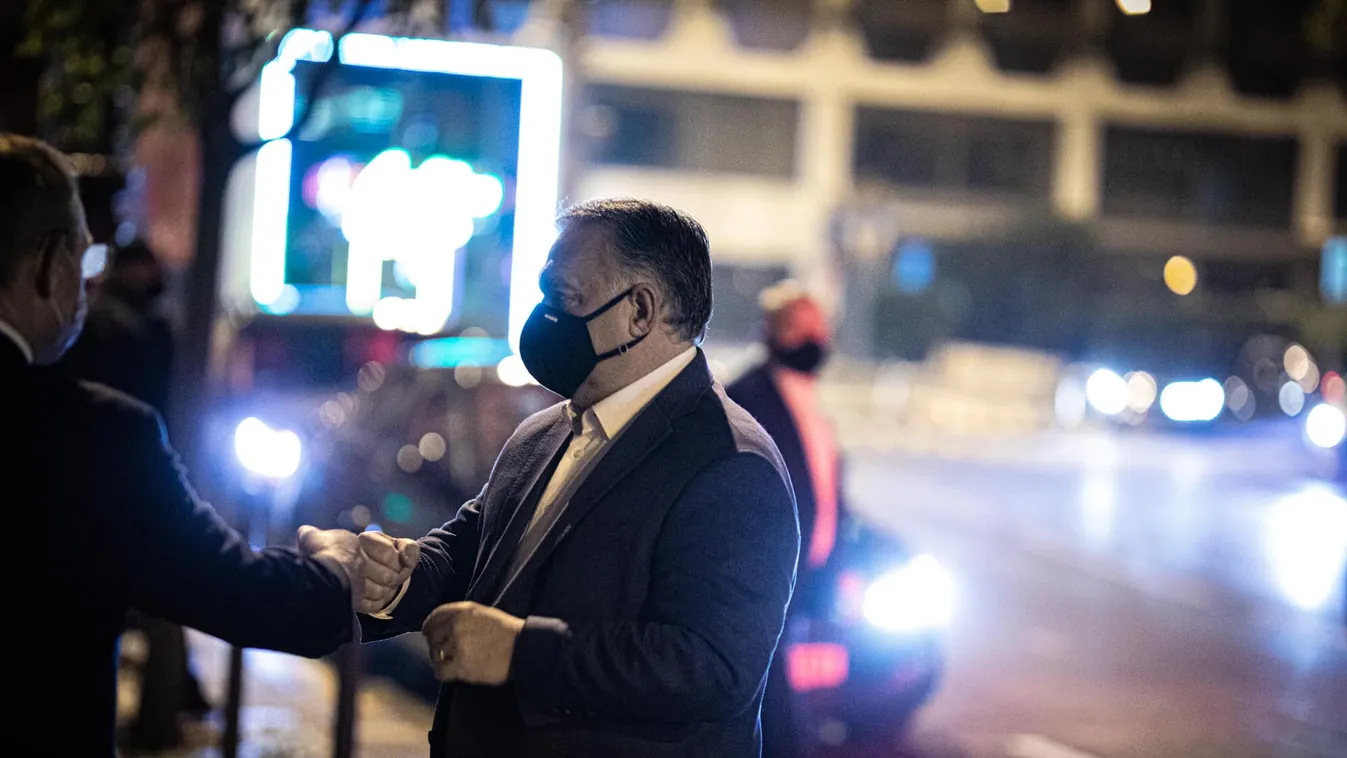 Orbán Viktor hajnali 6 órakor érkezett meg az ülésre