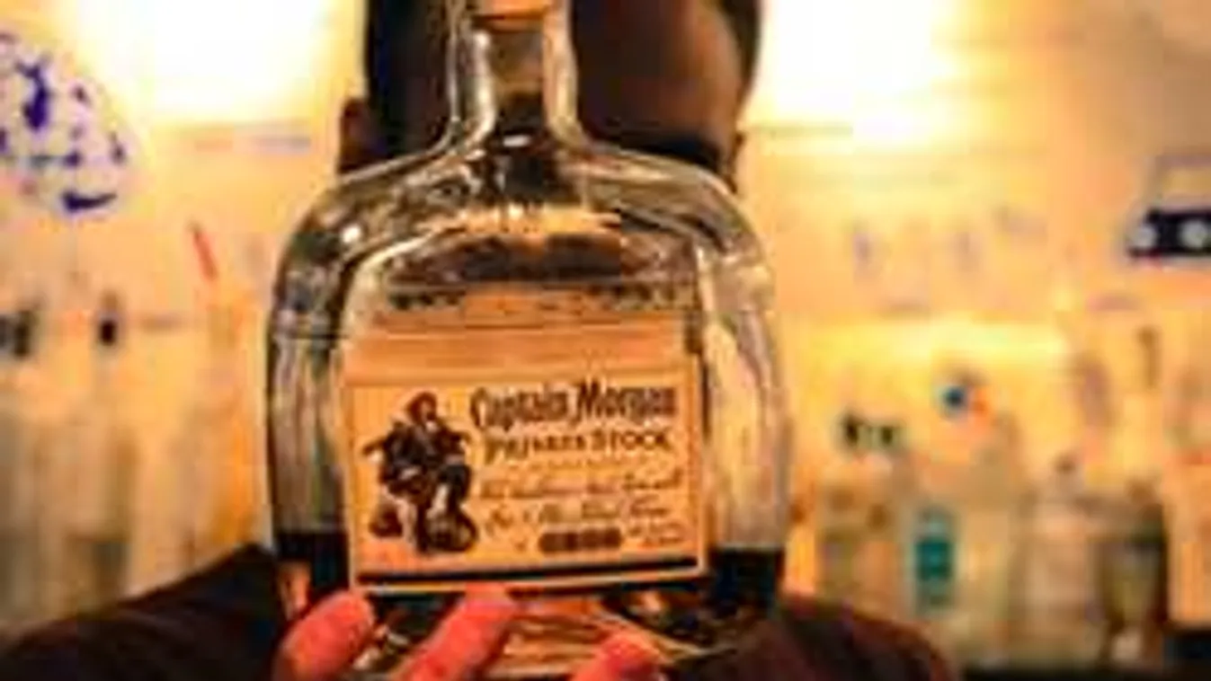 Páratlan leleményesség: folyóba vájt csövön csempészték a piát