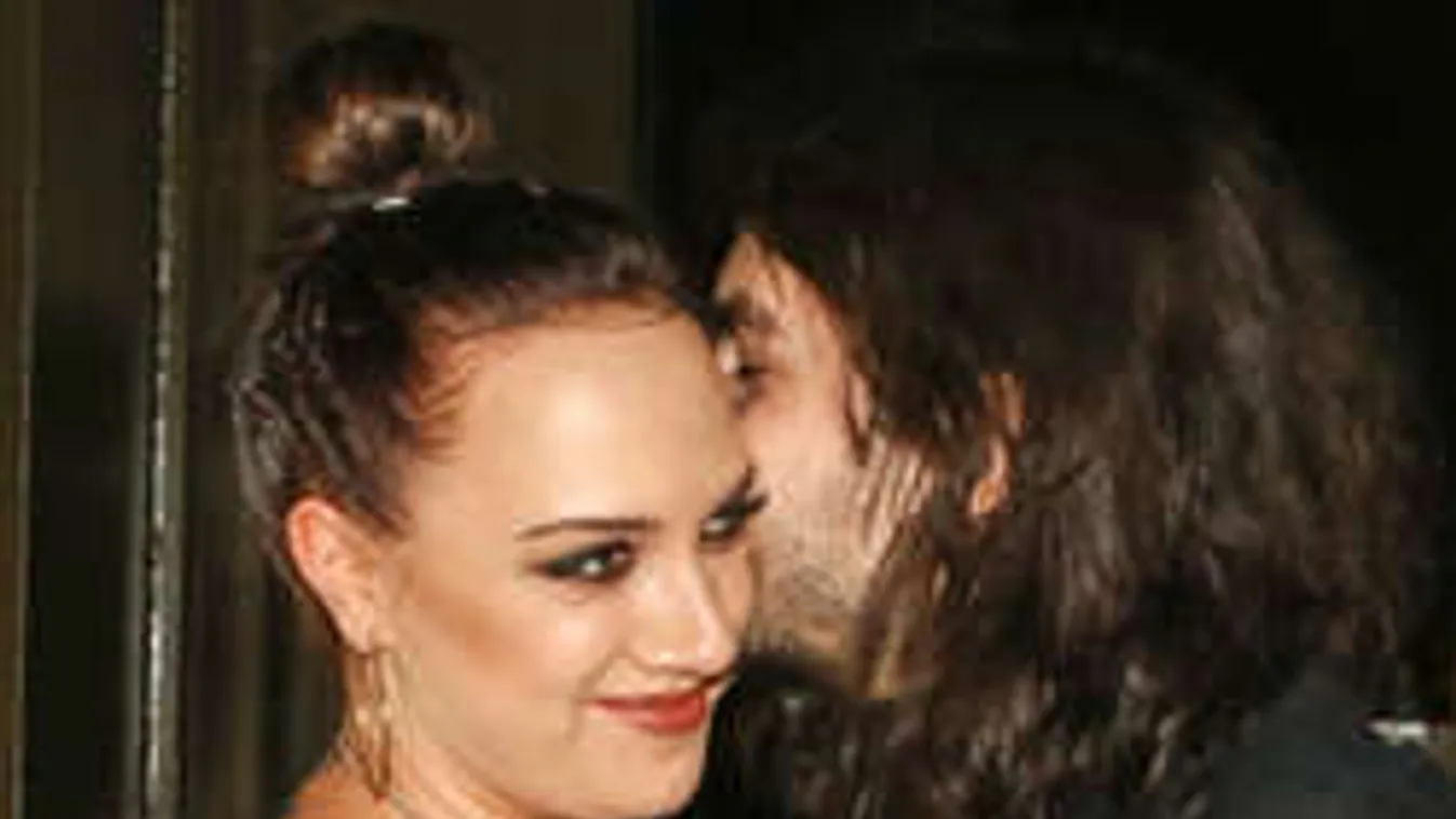 Köldökig kivágott ruhában villantott cicit Tóth Gabi