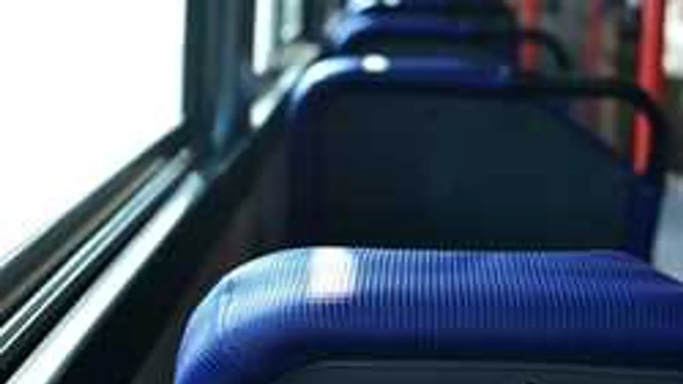 Horrorvideó: letarolta a busz az anyukát és a kislányát is