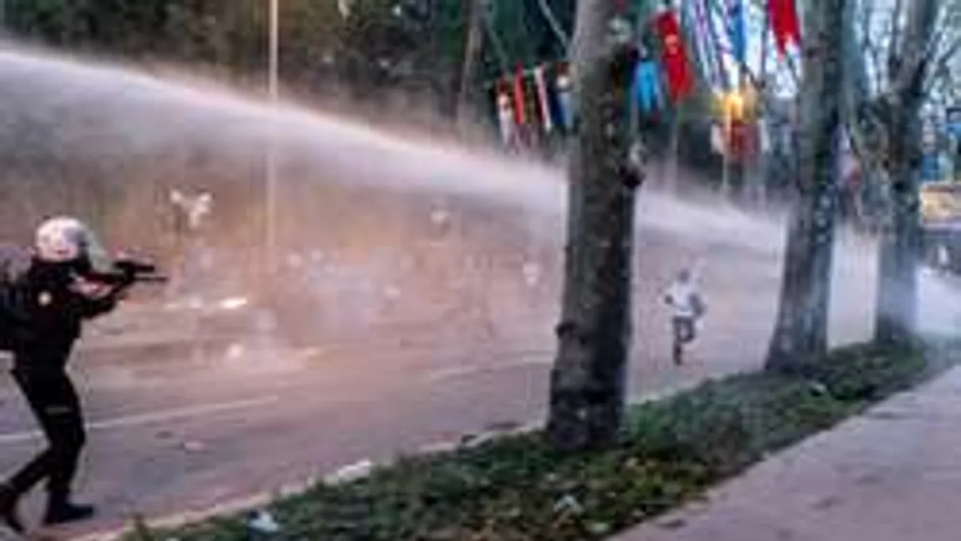 Óriási balhé volt Dzsudzsákék meccsén - fotók