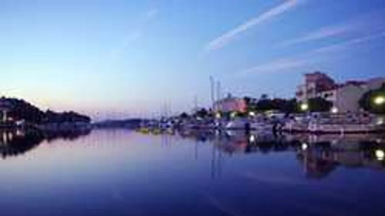 Még tart a vészhelyzet, kiürítették a magyarok kedvenc üdülőhelyét