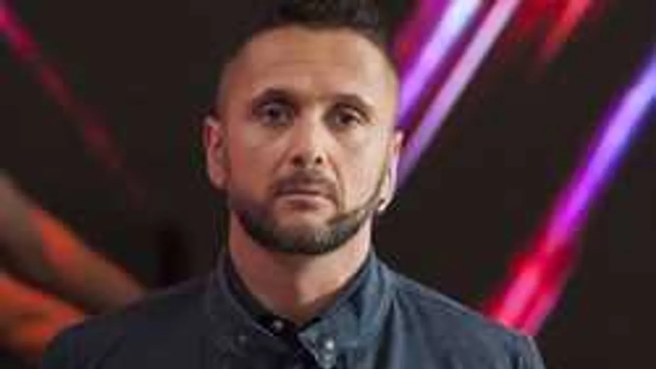 Botrány! Feltörték Majka telefonját!