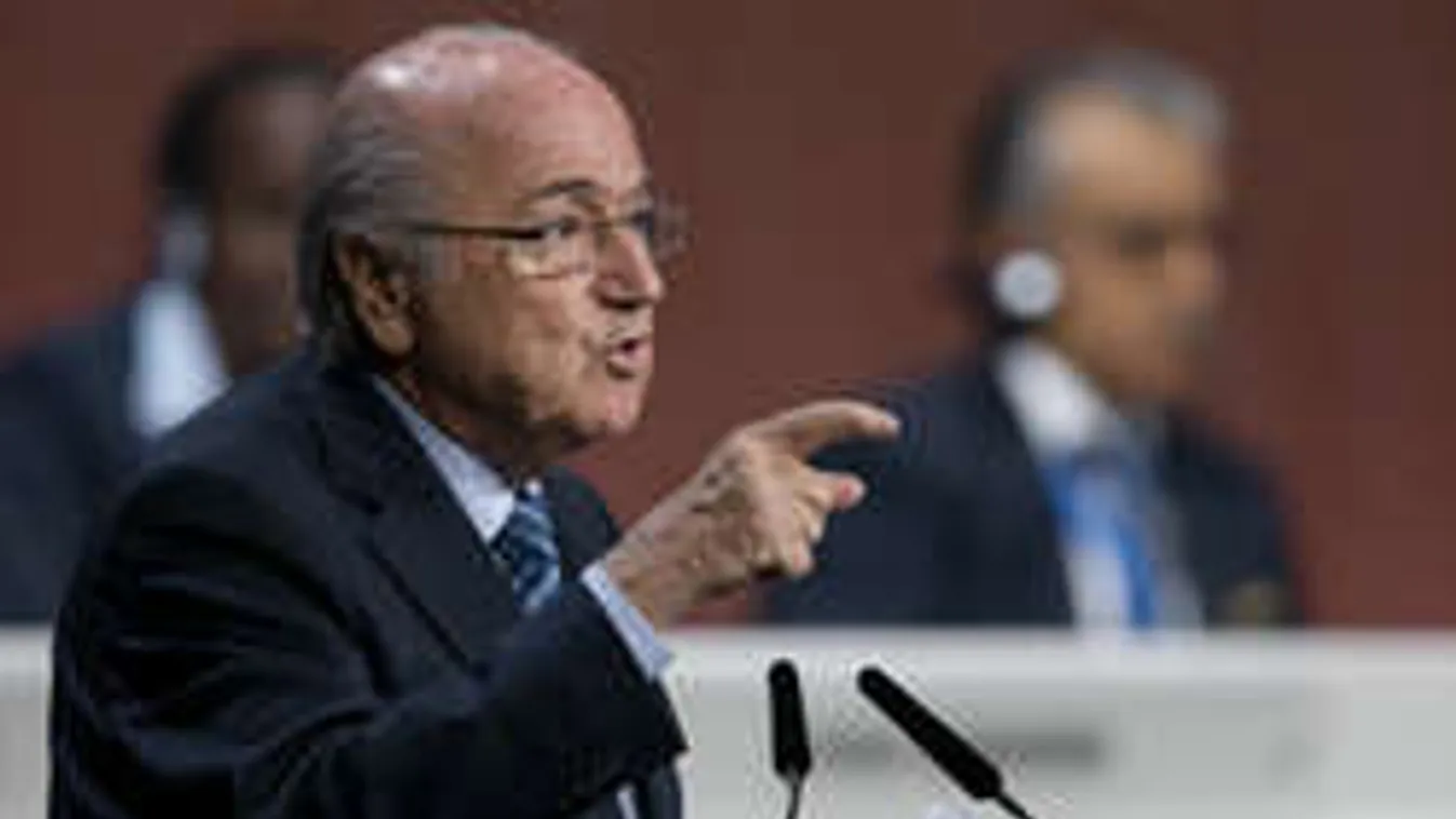 Balhé a FIFA-ülésen! Blatter tüntetők miatt üvöltözött