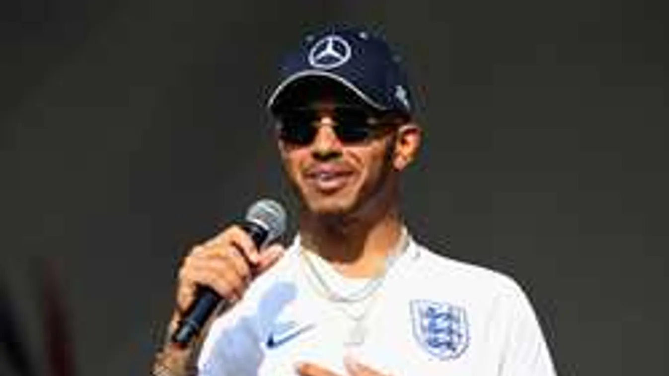 Leleplezték Hamiltont, csak színjáték, amit művel