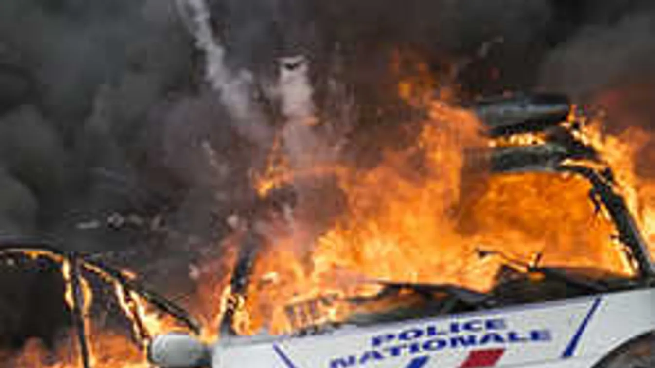 Elszabadult a pokol: lángokban állt Párizs