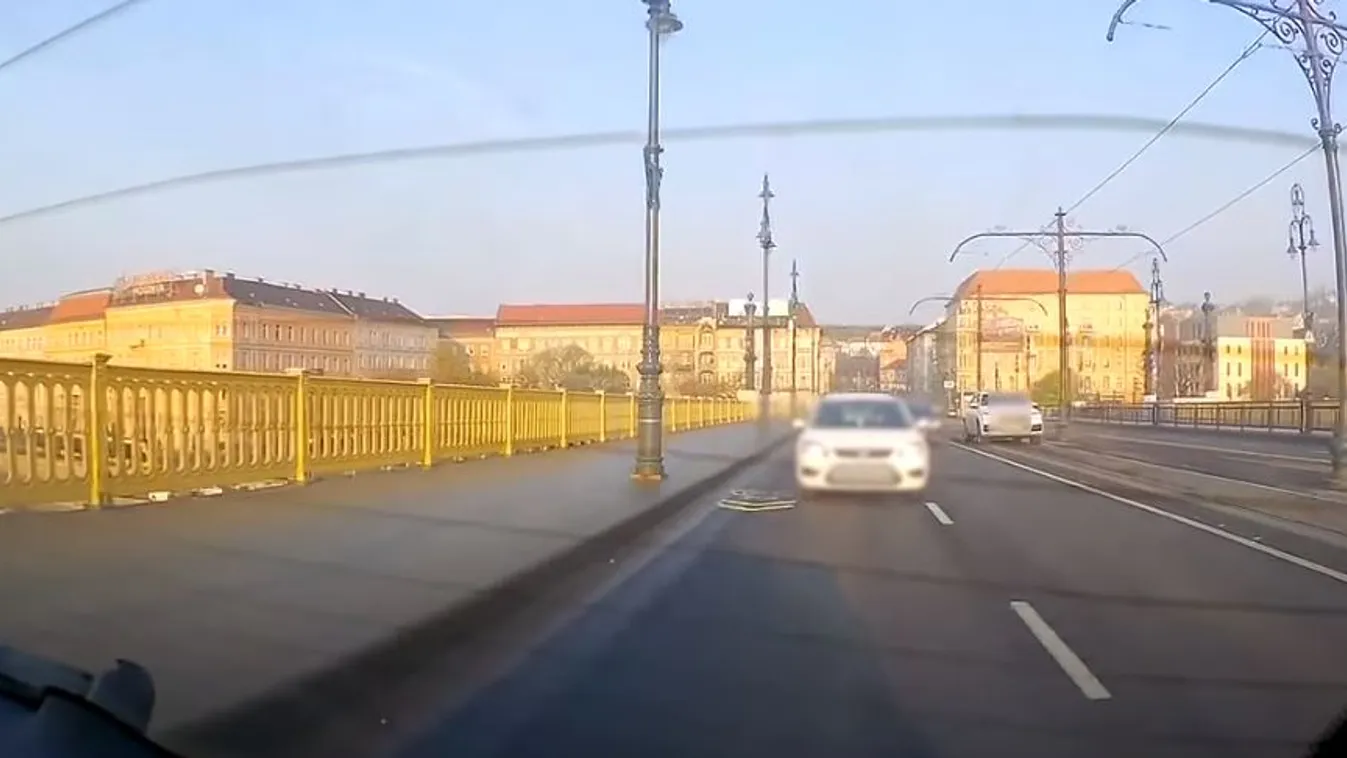Pofátlanság: új sávot nyitott a Margit hídon a türelmetlen audis – videó