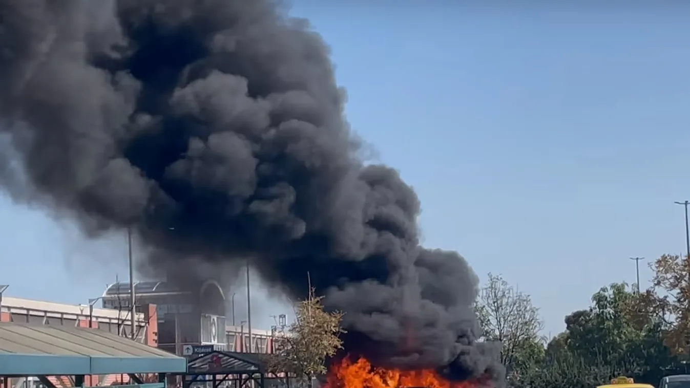 Sokkoló felvétel: öt autó lángolt egy budapesti áruház parkolójában