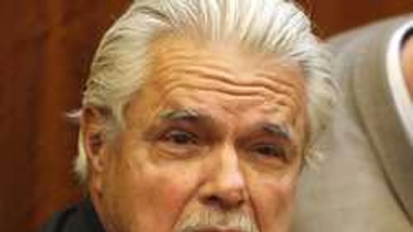 Oszter Sándor meghökkentő külsővel állt a bíróság elé