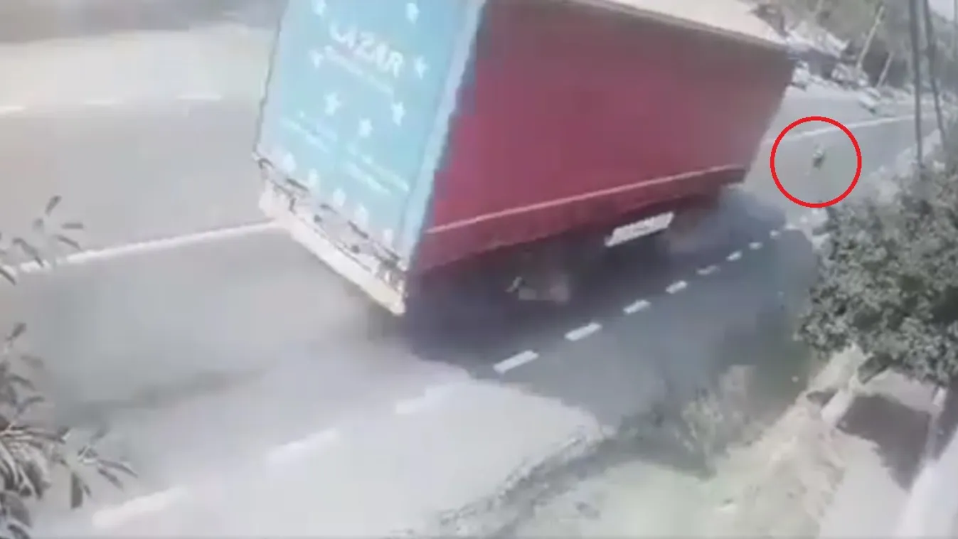 Vérfagyasztó pillanatok: kamion elé lépett egy 90 éves nagyi – Videó
