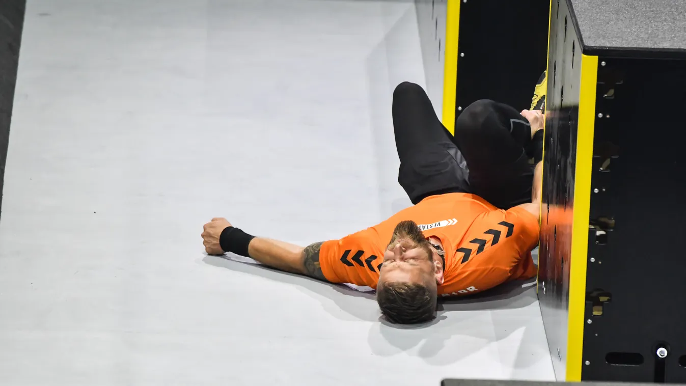 Dráma a stúdióban: Összerogyott a fájdalomtól a TV2 sztárja