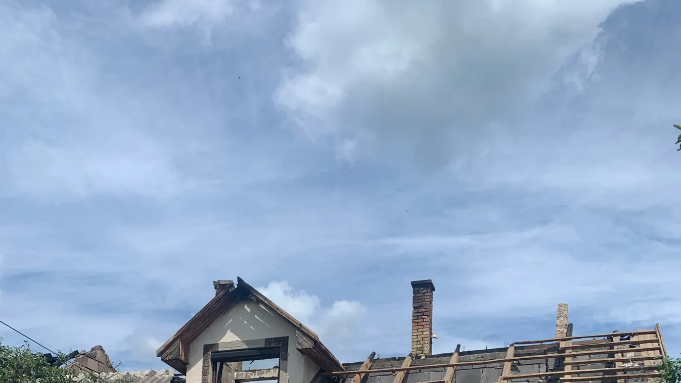 Villám pusztította el az ötgyermekes család otthonát Dövényben