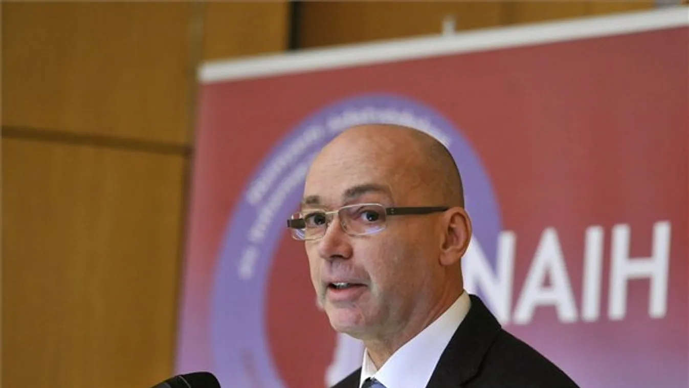 Tisztességtelen a Momentum adatkezelése, lakcímet kérnek az adomány mellé